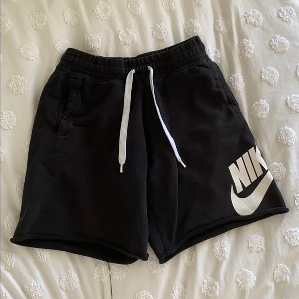 nike black sweatshorts